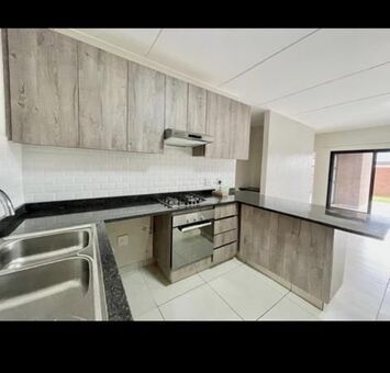 3 Bedroom Apartment in Bartlett