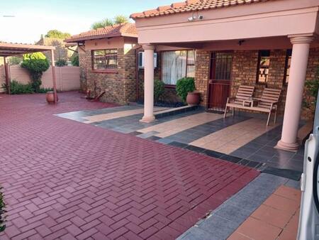 4 Bedroom House in Crystal Park