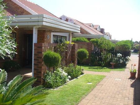 2 Bedroom Simplex in Brentwood Park