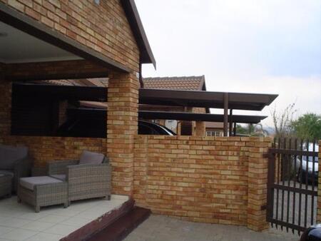 3 Bedroom House in Kosmosdal