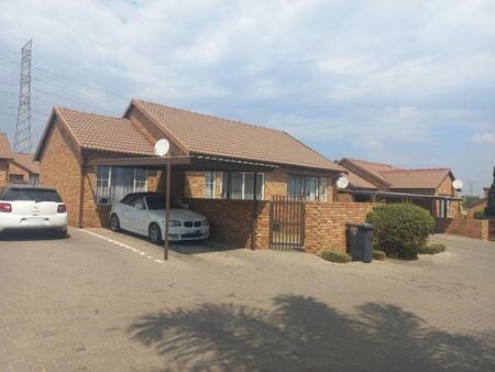 2 Bedroom Townhouse in Kosmosdal