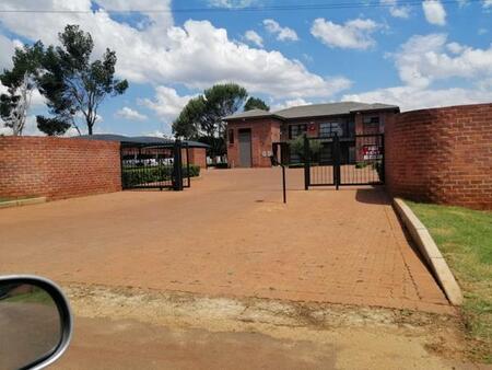 2 Bedroom Townhouse in Zwartkop