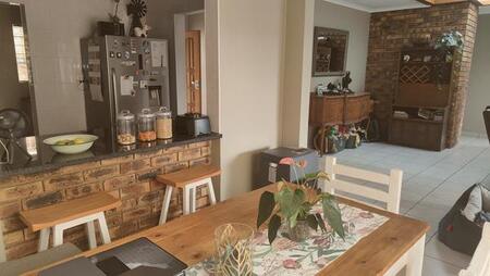 3 Bedroom Townhouse in Die Hoewes