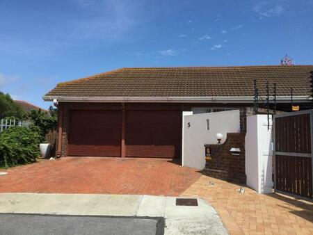 3 Bedroom Townhouse in Summerstrand