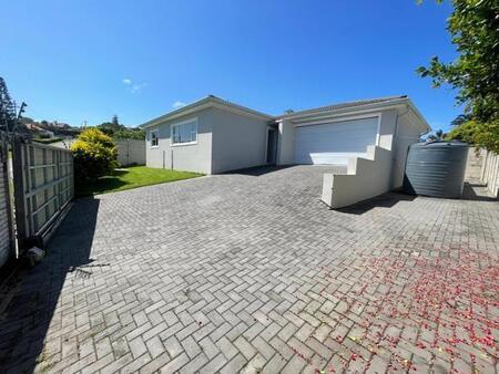 2 Bedroom House in Sunrise on Sea