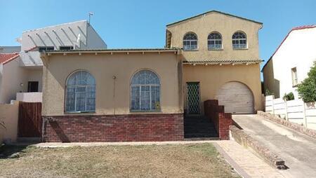 3 Bedroom House in Paradise Beach