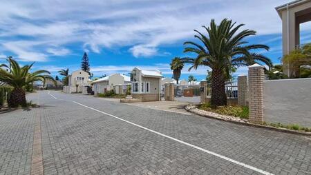 3 Bedroom Townhouse in Beacon Bay