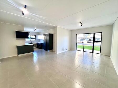 3 Bedroom Apartment in Somerset West Central