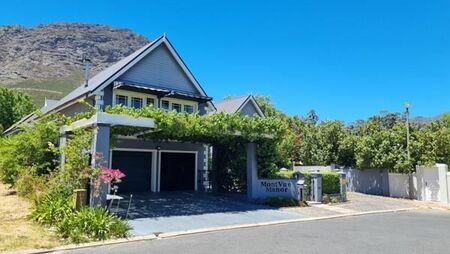 6 Bedroom House in Franschhoek