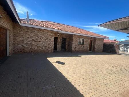 3 Bedroom Townhouse in Hadison Park