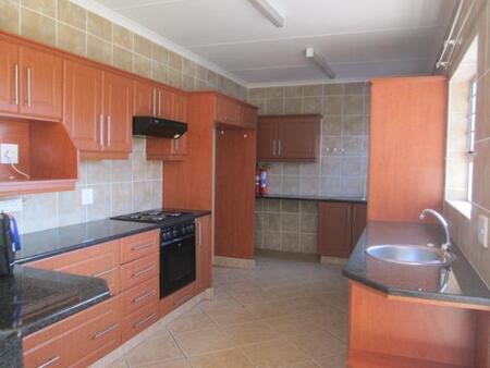 3 Bedroom Simplex in Arboretum