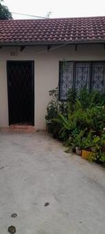 1 Bedroom Garden Cottage in Brindhaven