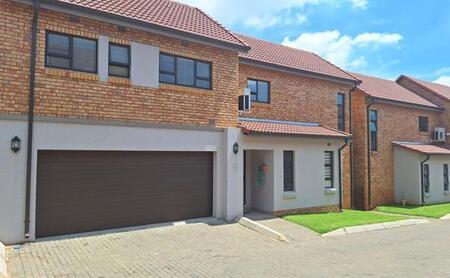 3 Bedroom Apartment in Honeydew Ridge