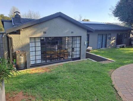 4 Bedroom House in Constantia Kloof