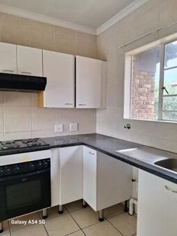 2 Bedroom Apartment in Weltevreden Park