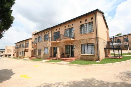 1 Bedroom Apartment in Helderkruin