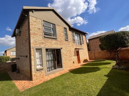 3 Bedroom Townhouse in Wilgeheuwel
