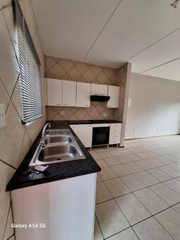2 Bedroom Apartment in Weltevreden Park