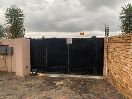 2 Bedroom Townhouse in Randfontein South