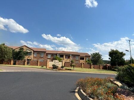 2 Bedroom Apartment in Mooikloof Ridge