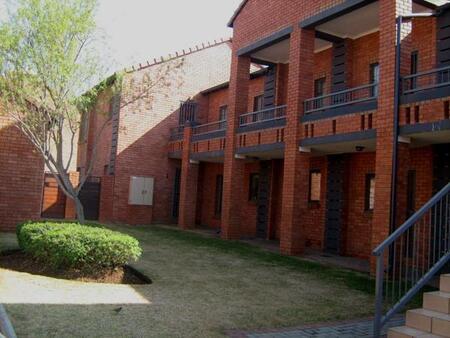2 Bedroom Townhouse in Mooikloof Ridge