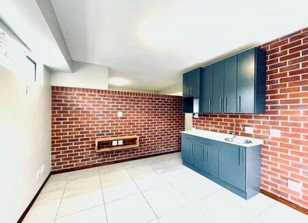 Studio apartment in Lynnwood Manor