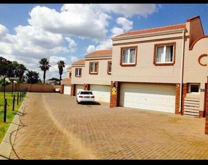3 Bedroom Townhouse in Woodhill
