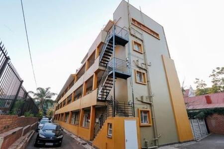 0.5 Bedroom Flat in Pretoria Central