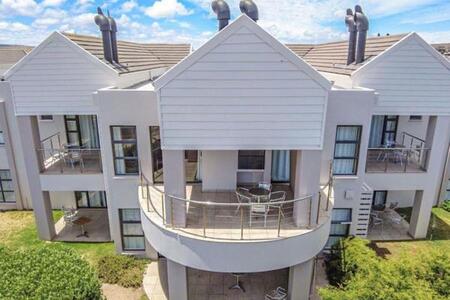 2 Bedroom Apartment in Langebaan Country Estate