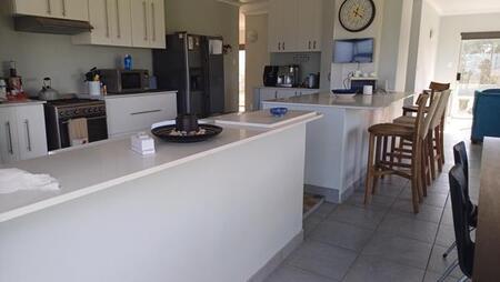 4 Bedroom House in Hansmoeskraal