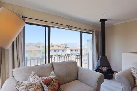 3 Bedroom Townhouse in West Beach