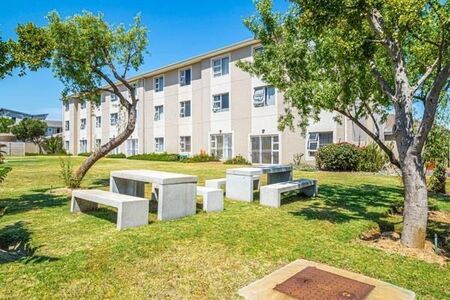 2 Bedroom Apartment in Burgundy Estate