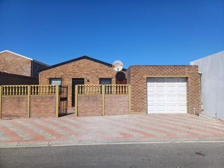 2 Bedroom House in New Woodlands