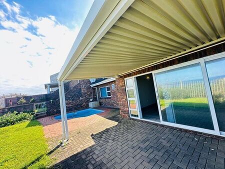 3 Bedroom townhouse - sectional to rent in Athlone Park, Amanzimtoti