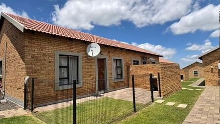 3 Bedroom townhouse - sectional to rent in Trichardt, Secunda