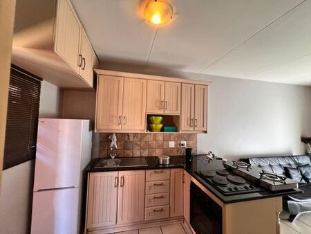 1 Bedroom bachelor apartment to rent in Langenhovenpark, Bloemfontein