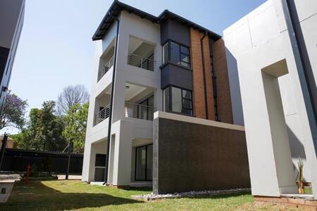 2 Bedroom Apartment in Bryanston
