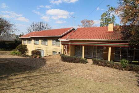 5 Bedroom House in Bryanston