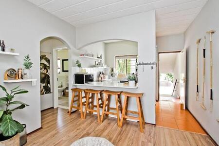 1 Bedroom Apartment in Craighall Park