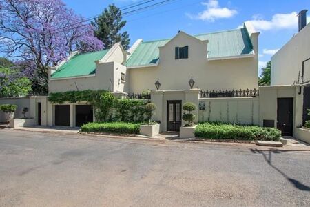 2 Bedroom House in Parktown North