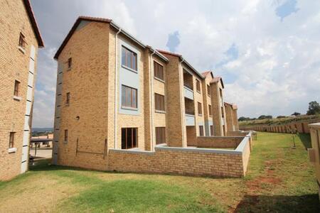 2 Bedroom Apartment in Randpark Ridge