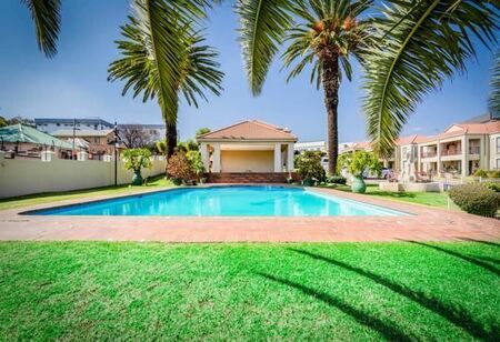 2 Bedroom Simplex in Oakdene