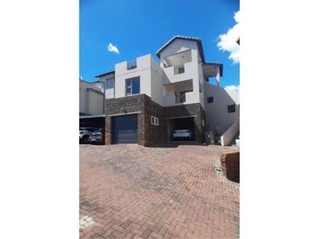 3 Bedroom Townhouse in Winchester Hills