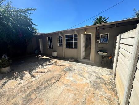 1 Bedroom Garden Cottage in Orange Grove