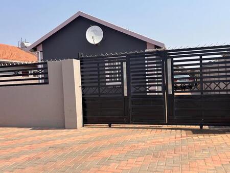 3 Bedroom House in Klippoortje