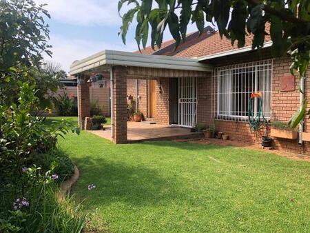 2 Bedroom Townhouse in Clubview