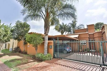 4 Bedroom House in Rooihuiskraal North