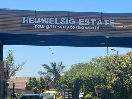 2 Bedroom Townhouse in Heuwelsig Estate