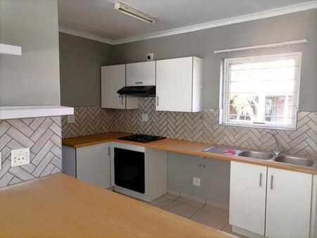 2 Bedroom Townhouse in Die Hoewes