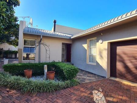 3 Bedroom Simplex in Die Hoewes